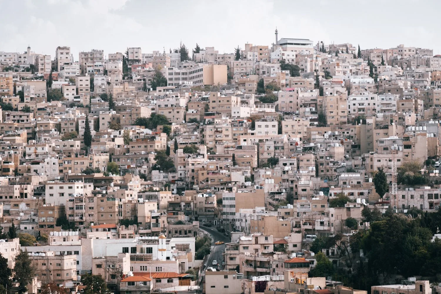 Vista de la ciudad de Amán desde en frente y en lo alto, en Jordania.
