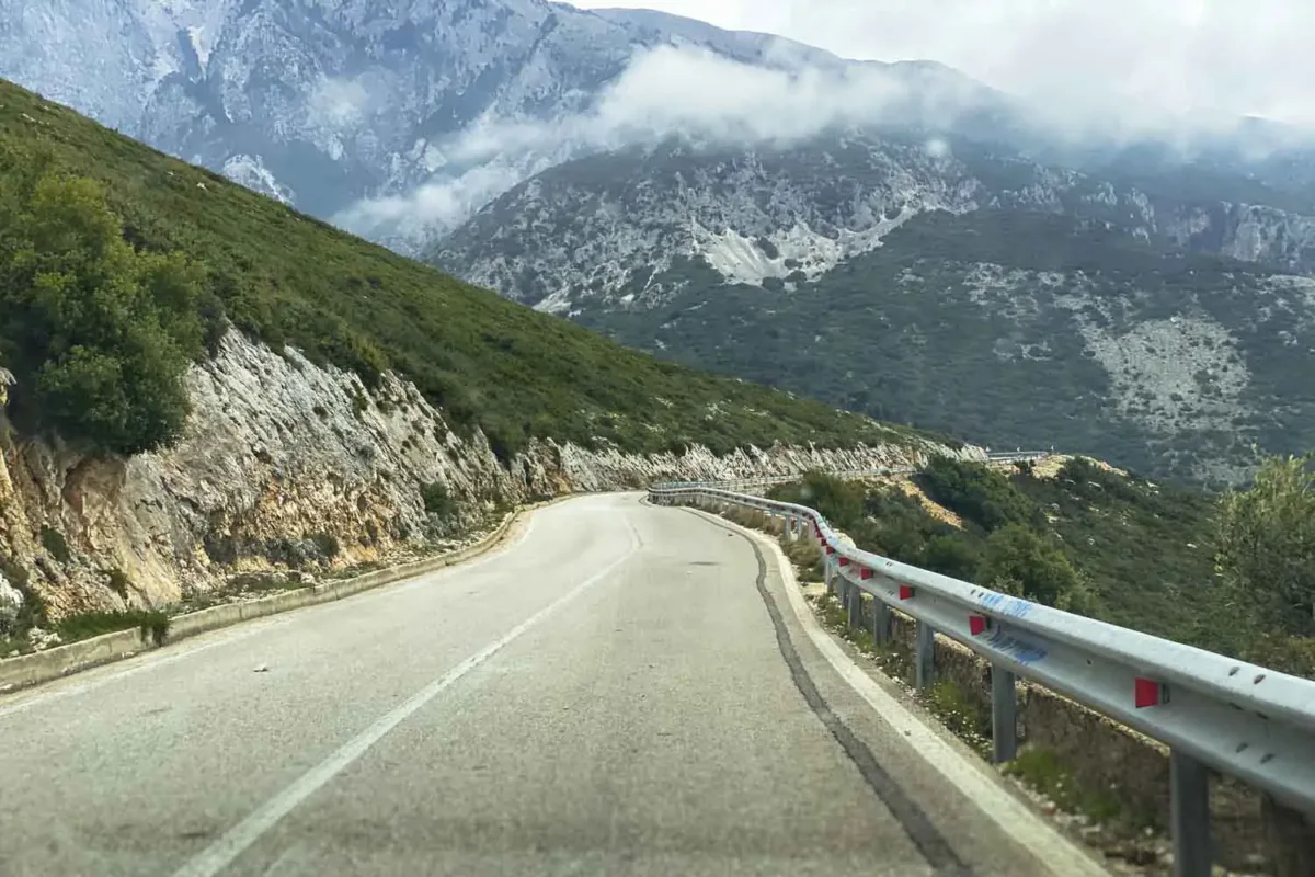 conducir en Albania