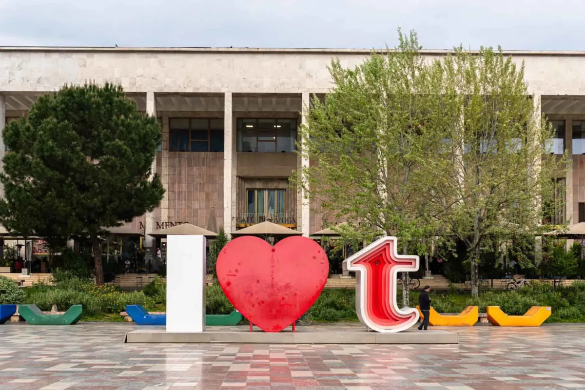 que ver en tirana