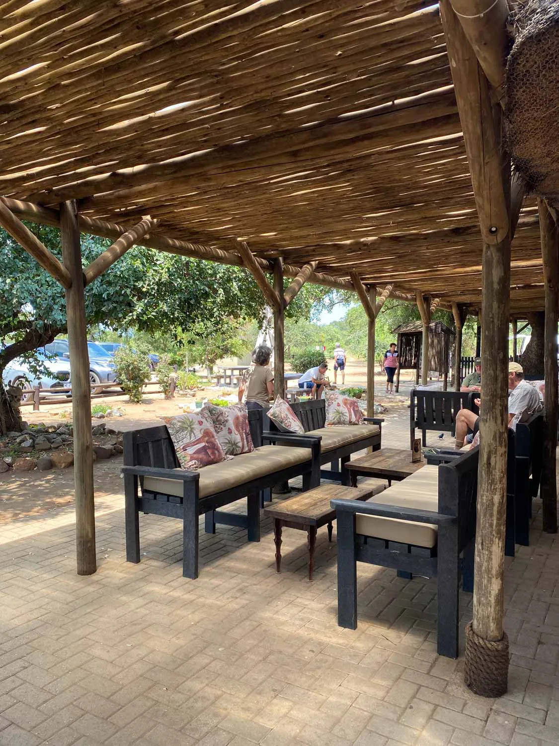 Zona común de un campamento en el Parque Nacional Kruger