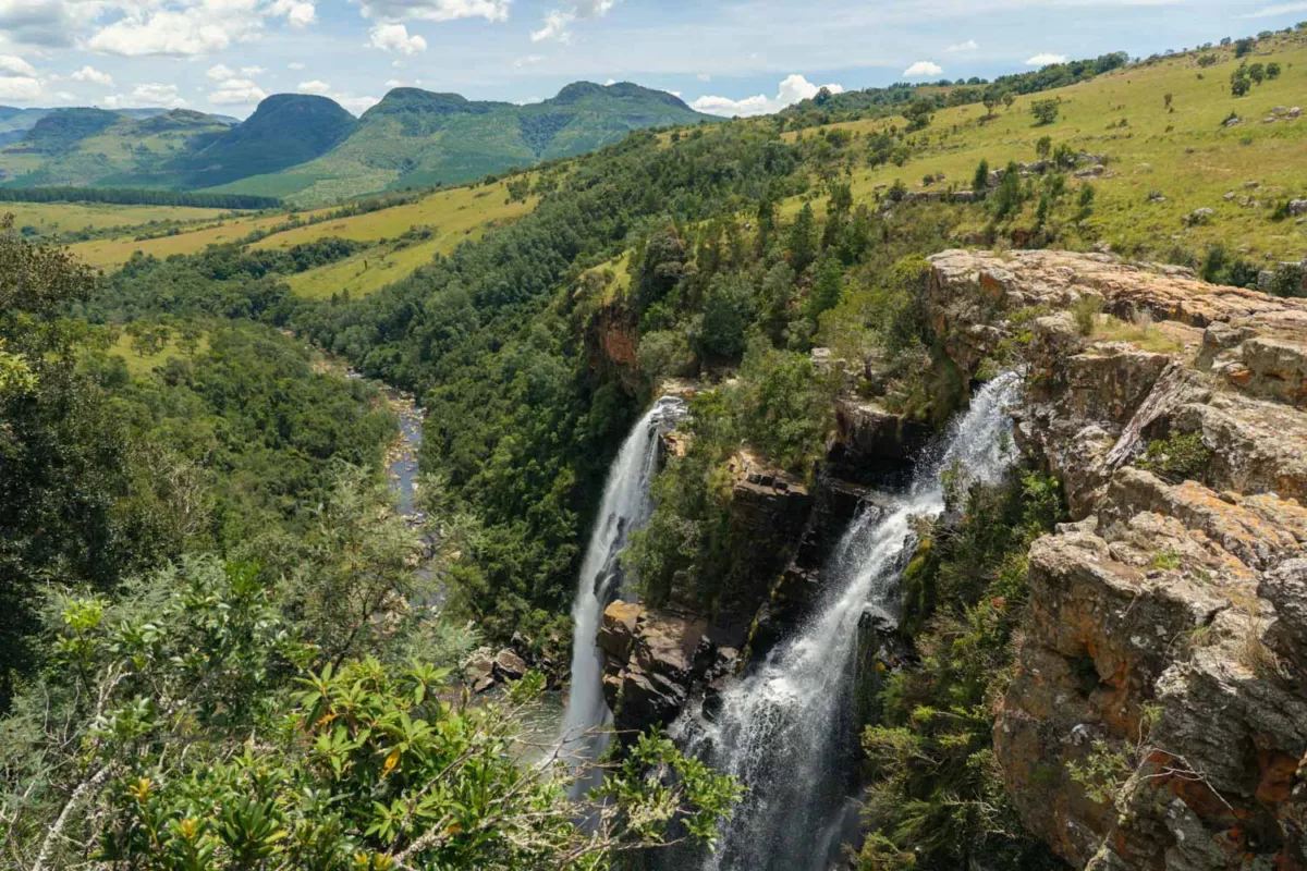 Salto de agua de la cascada Lisbon Falls, una de las que ver en la Ruta Panorama de Sudáfrica
