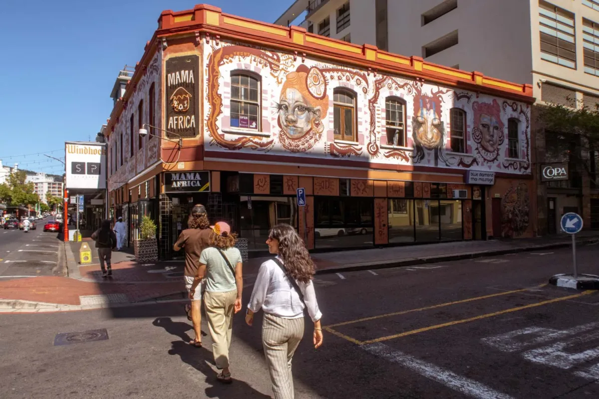 Paseando por una de las calles principales del centro de Ciudad del Cabo
